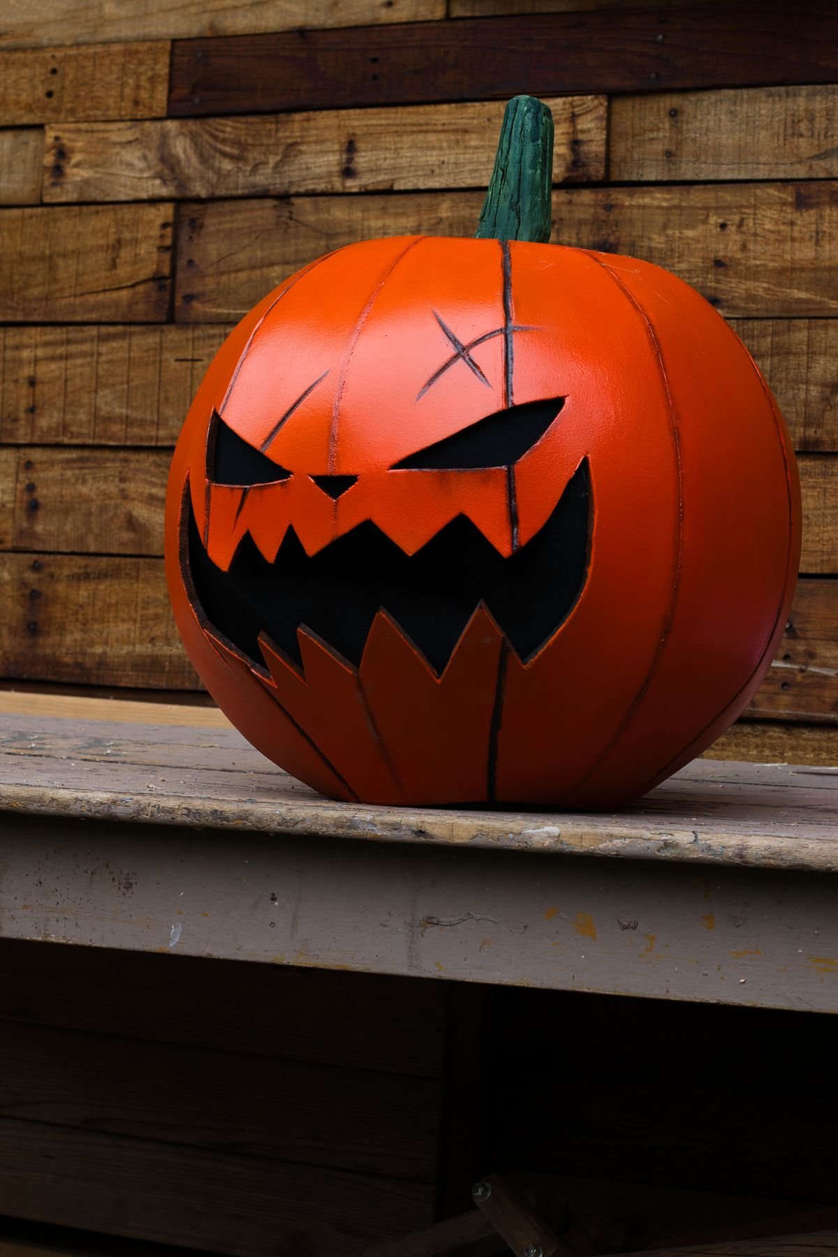 Glowing eyes in bushes - DIY Halloween home decor ideas outdoor