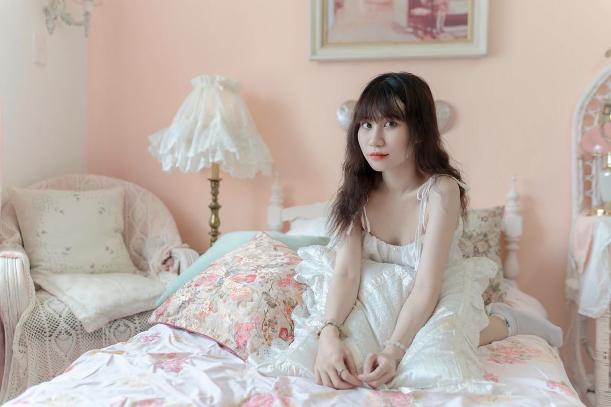 Blush pink bedroom with pumpkin cushions for Halloween